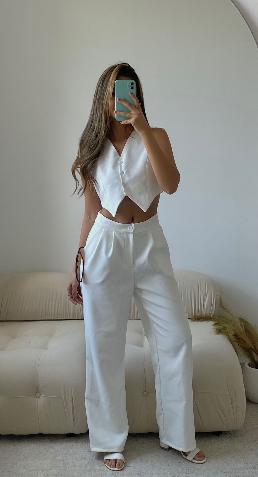 SET CHALECO Y PANTALON BLANCO