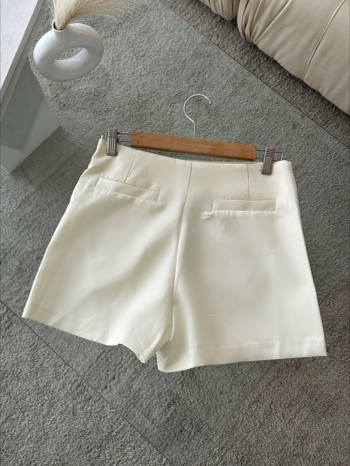 FALDA SHORT CREMA CRUZADA