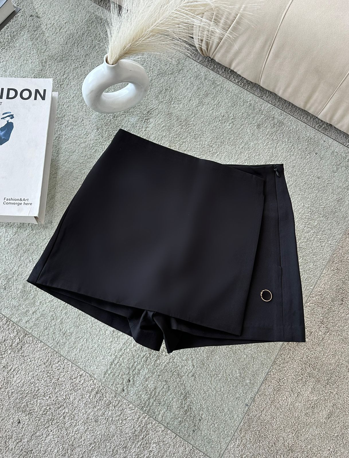 FALDA SHORT NEGRA CRUZADA