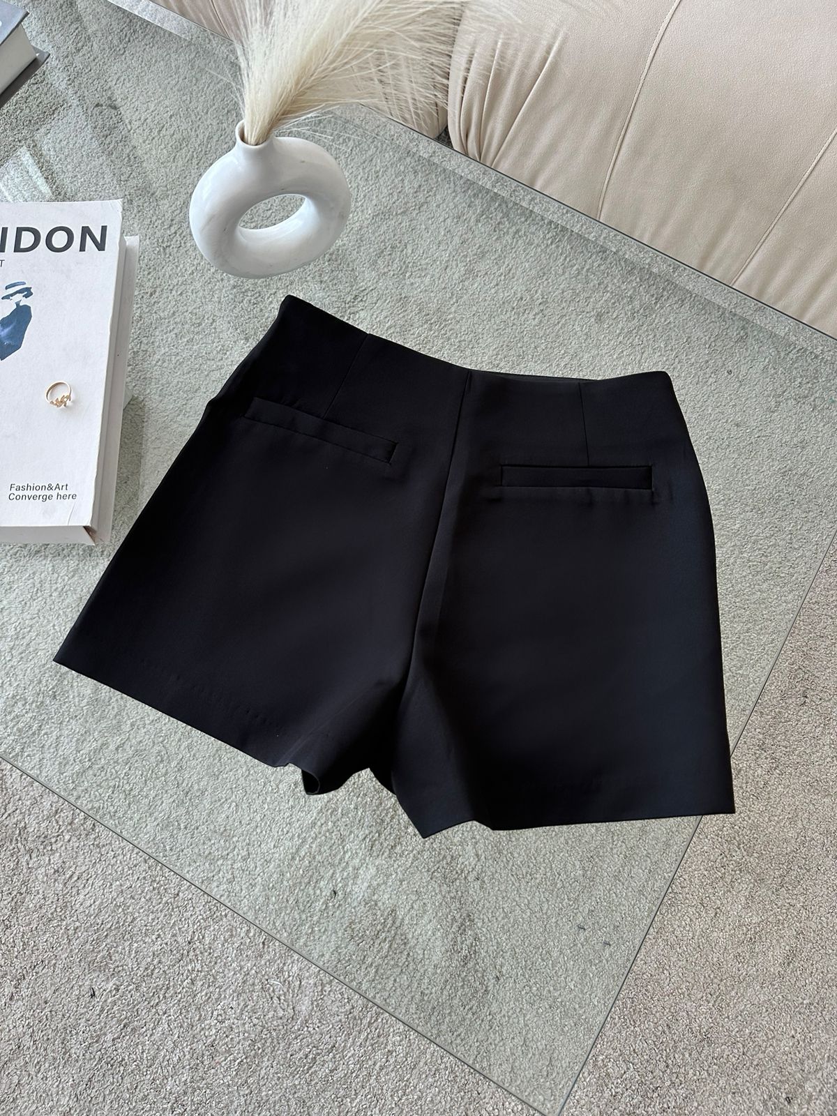 FALDA SHORT NEGRA CRUZADA