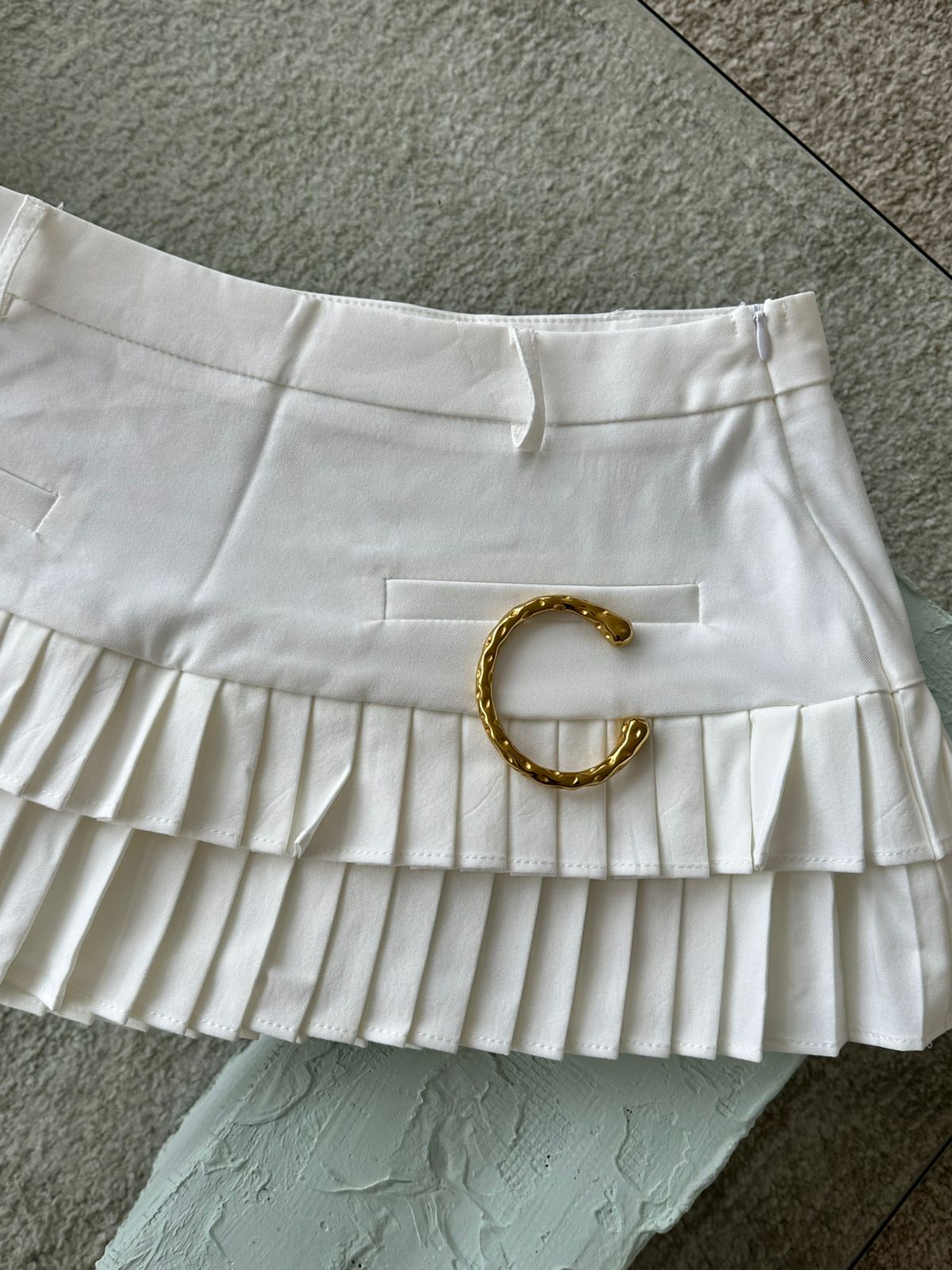 FALDA BLANCA EN TELA CORTA BOLEROS Y PRENSES