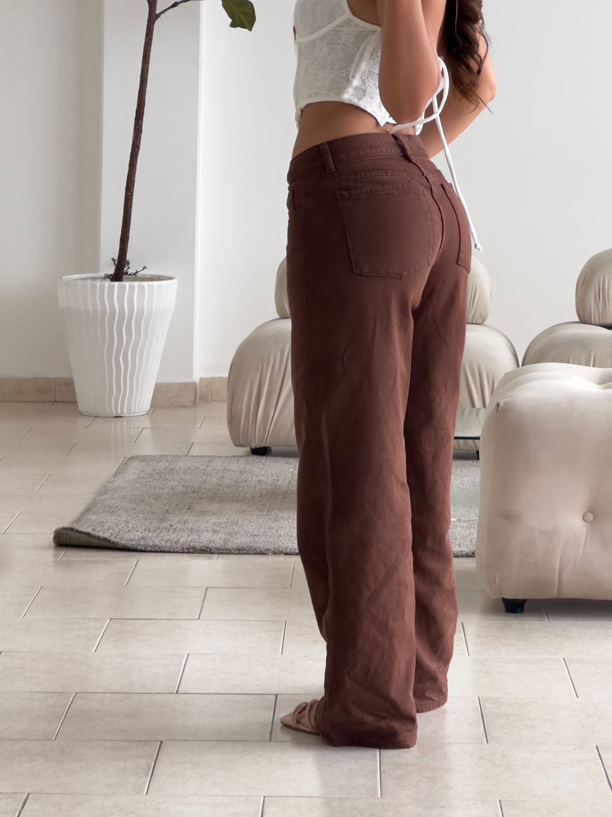 JEAN TIRO BAJO RIGIDO MOCHA