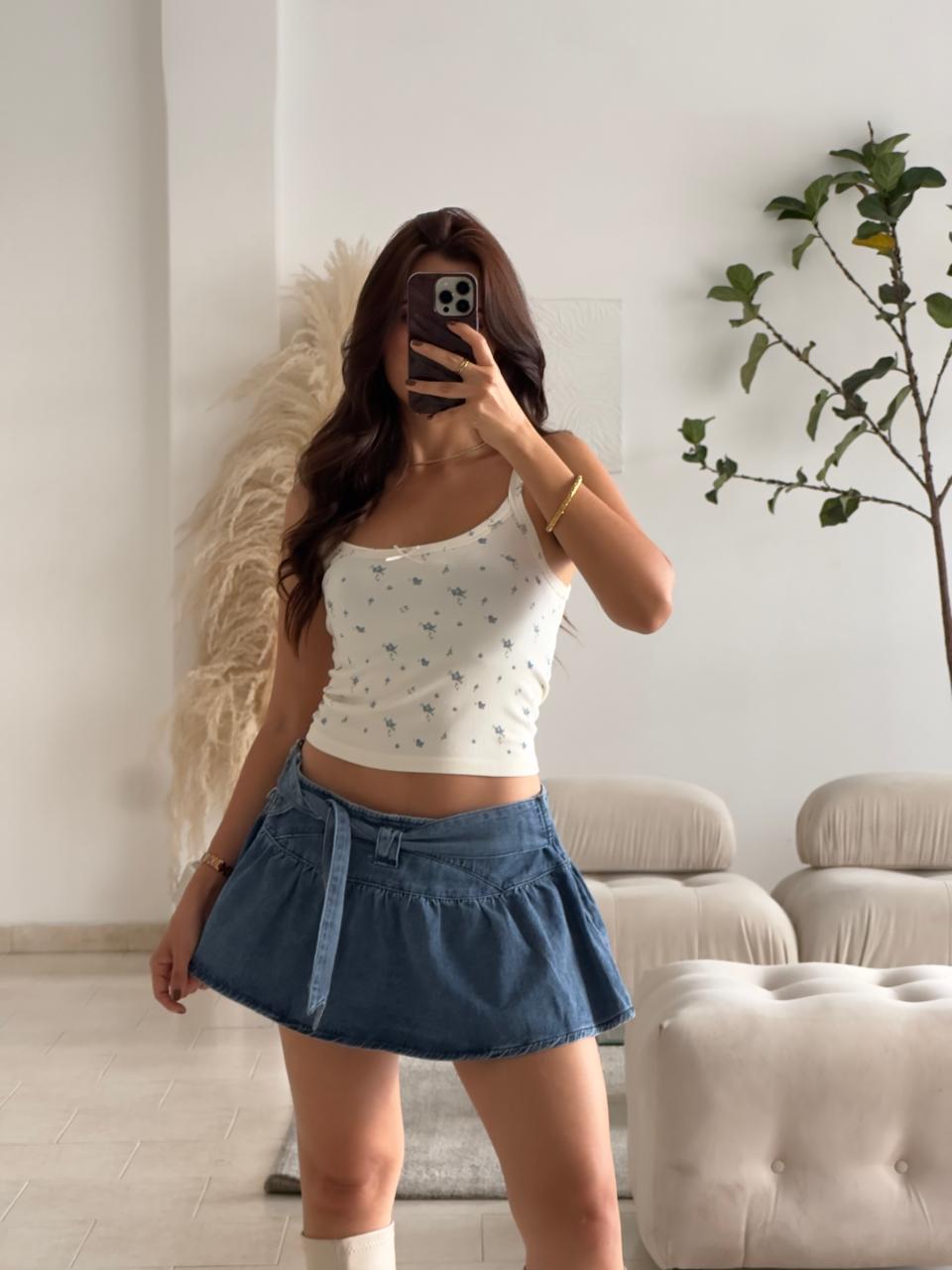 TOP BÁSICO RIB SUAVE FLORECITAS AZULES