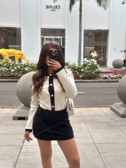 FALDA EN TELA NEGRA RECTA