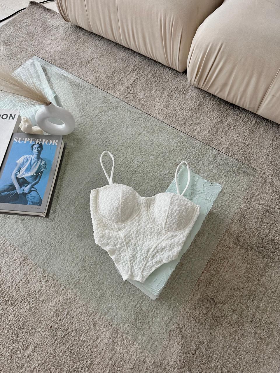 CORSET BLANCO CORRUGADO CON COPAS