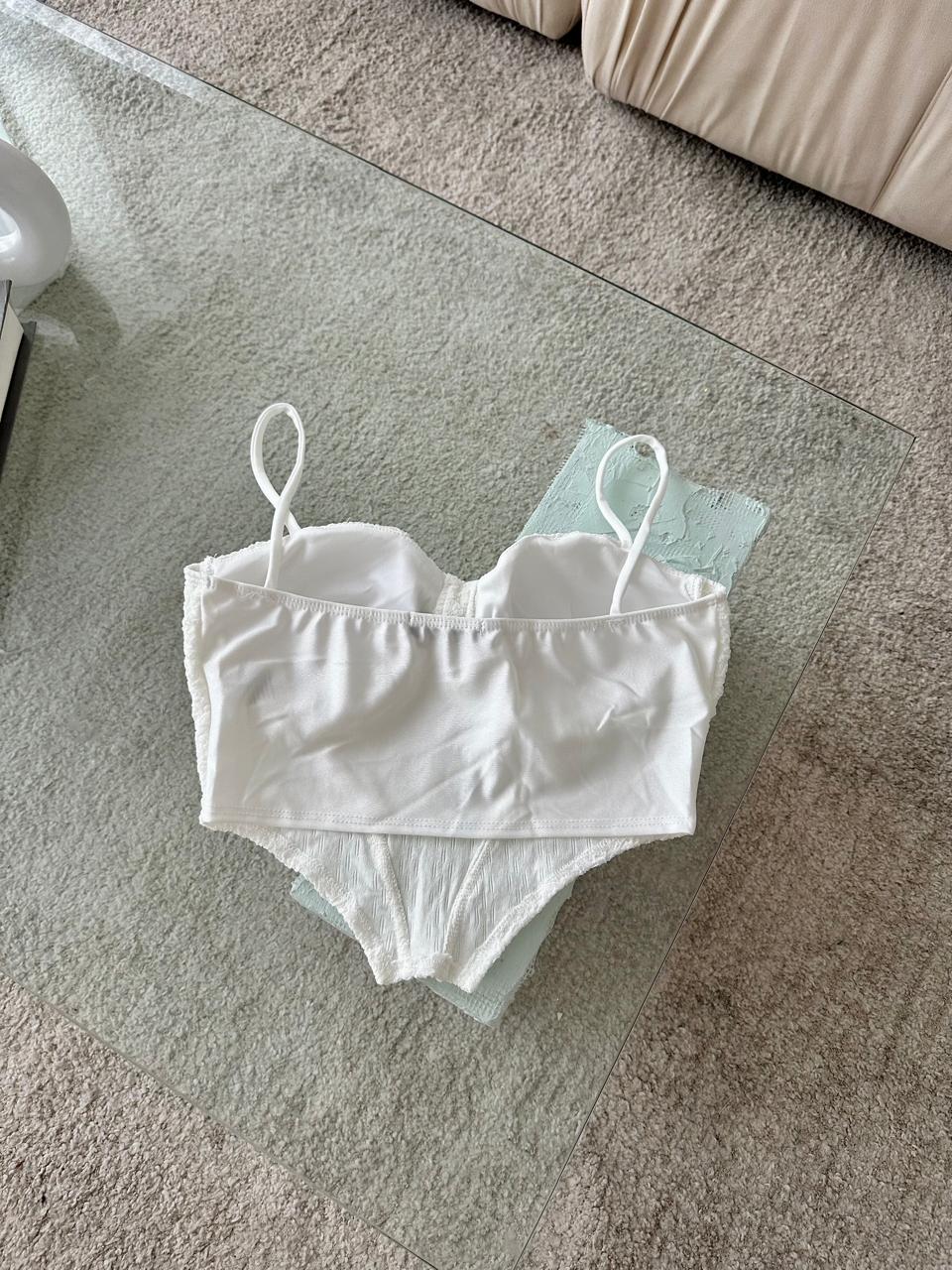 CORSET BLANCO CORRUGADO CON COPAS