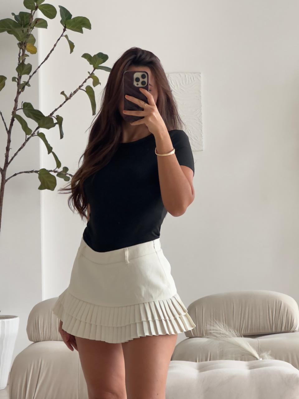 FALDA SHORT DE PRENSES EN TELA BEIGE