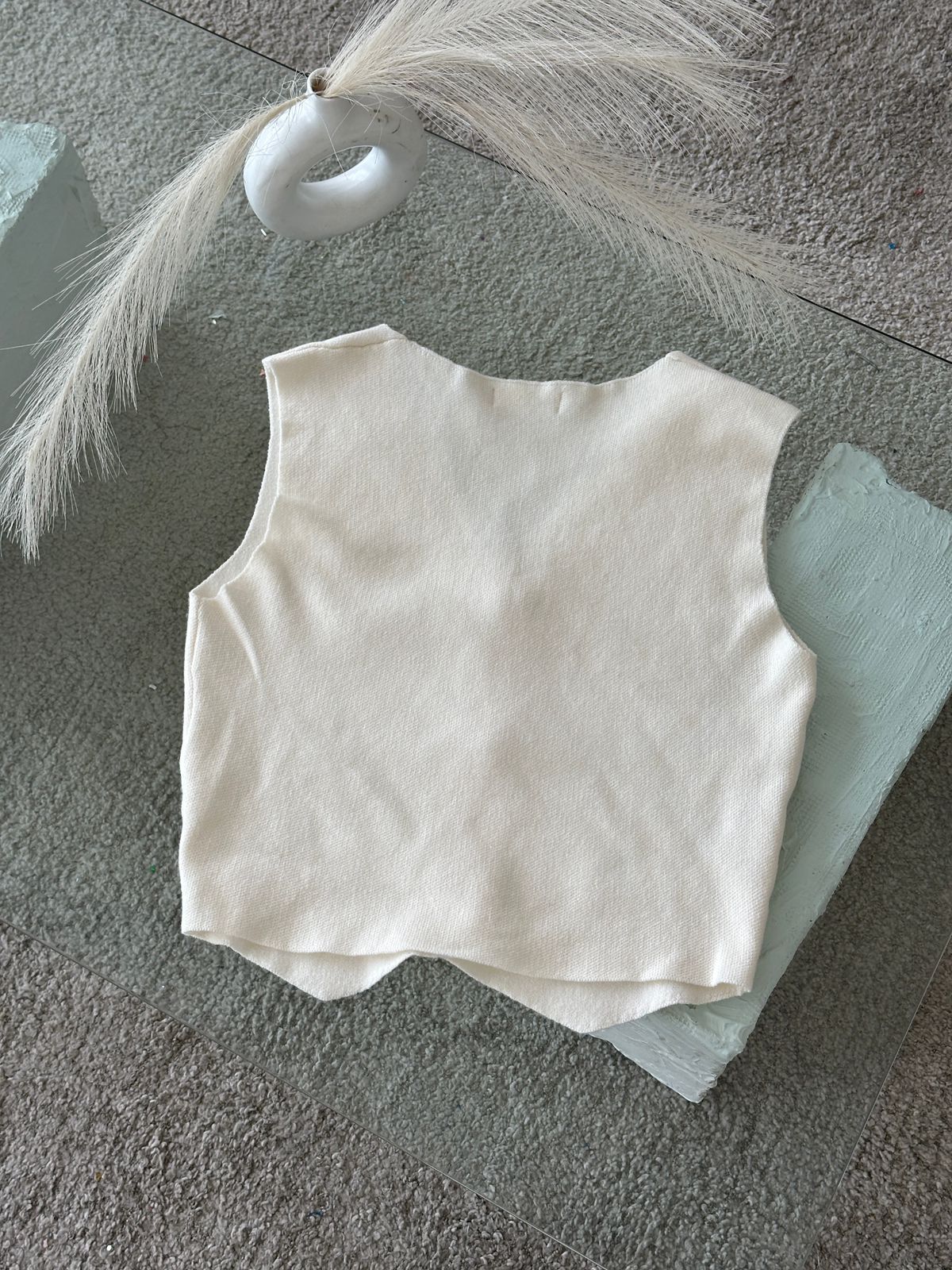 BLUSA CHALECO TEJIDA CORTA CREMA