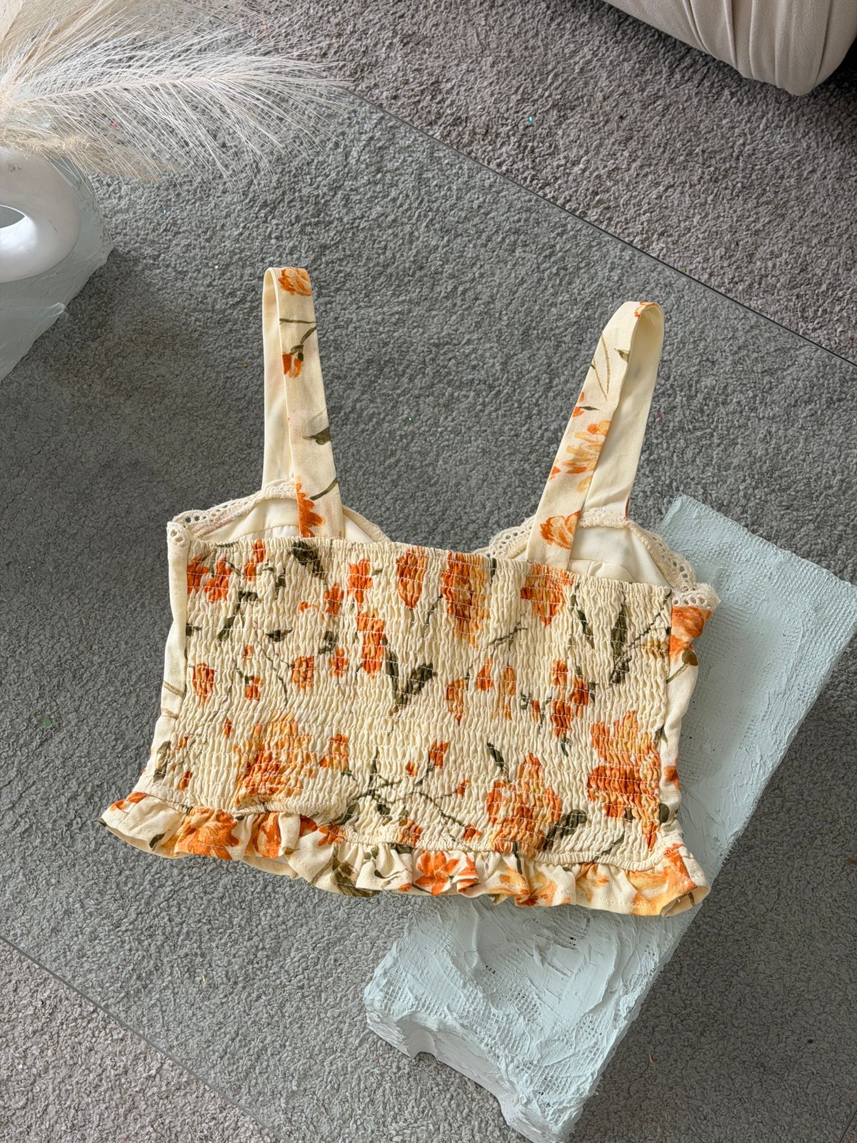 CROP TOP BOTONES FLORAL AMARILLO