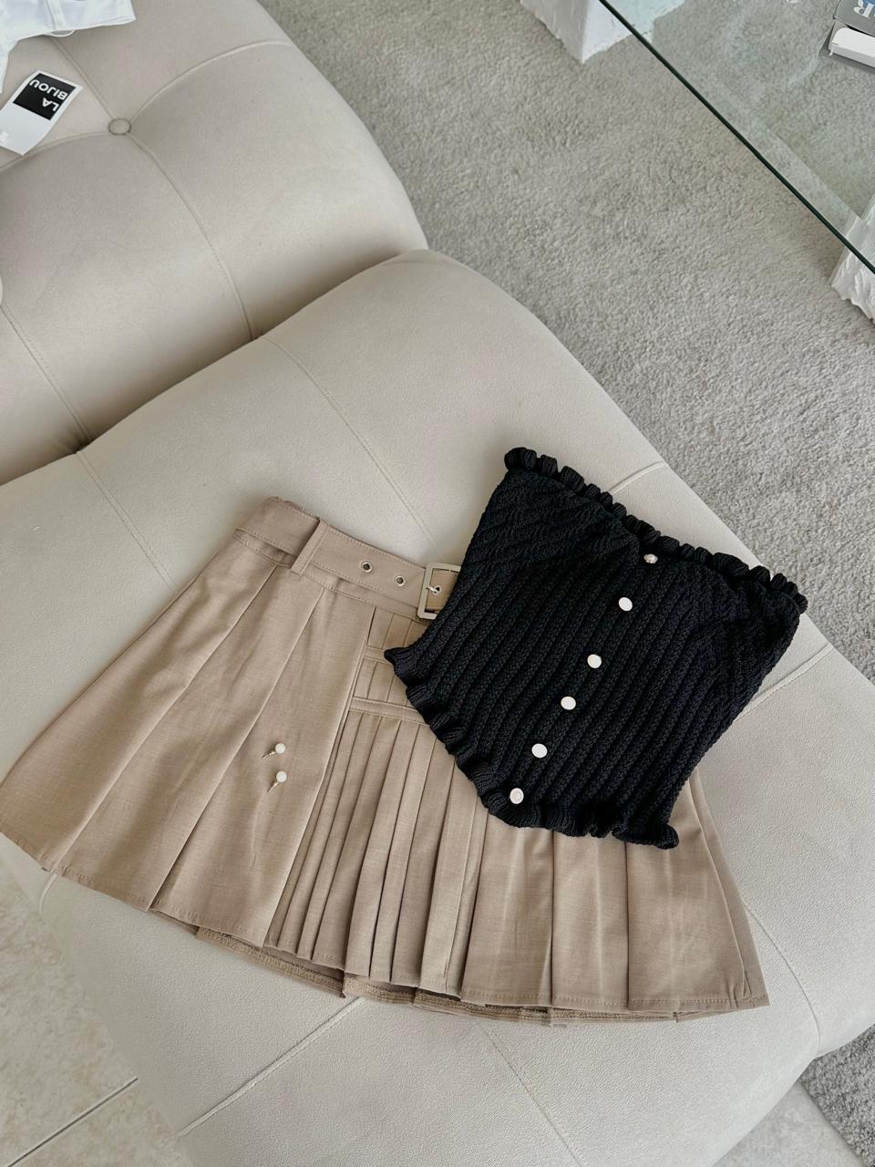 BLUSA TEJIDA STRAPLESS NEGRA BOTONES