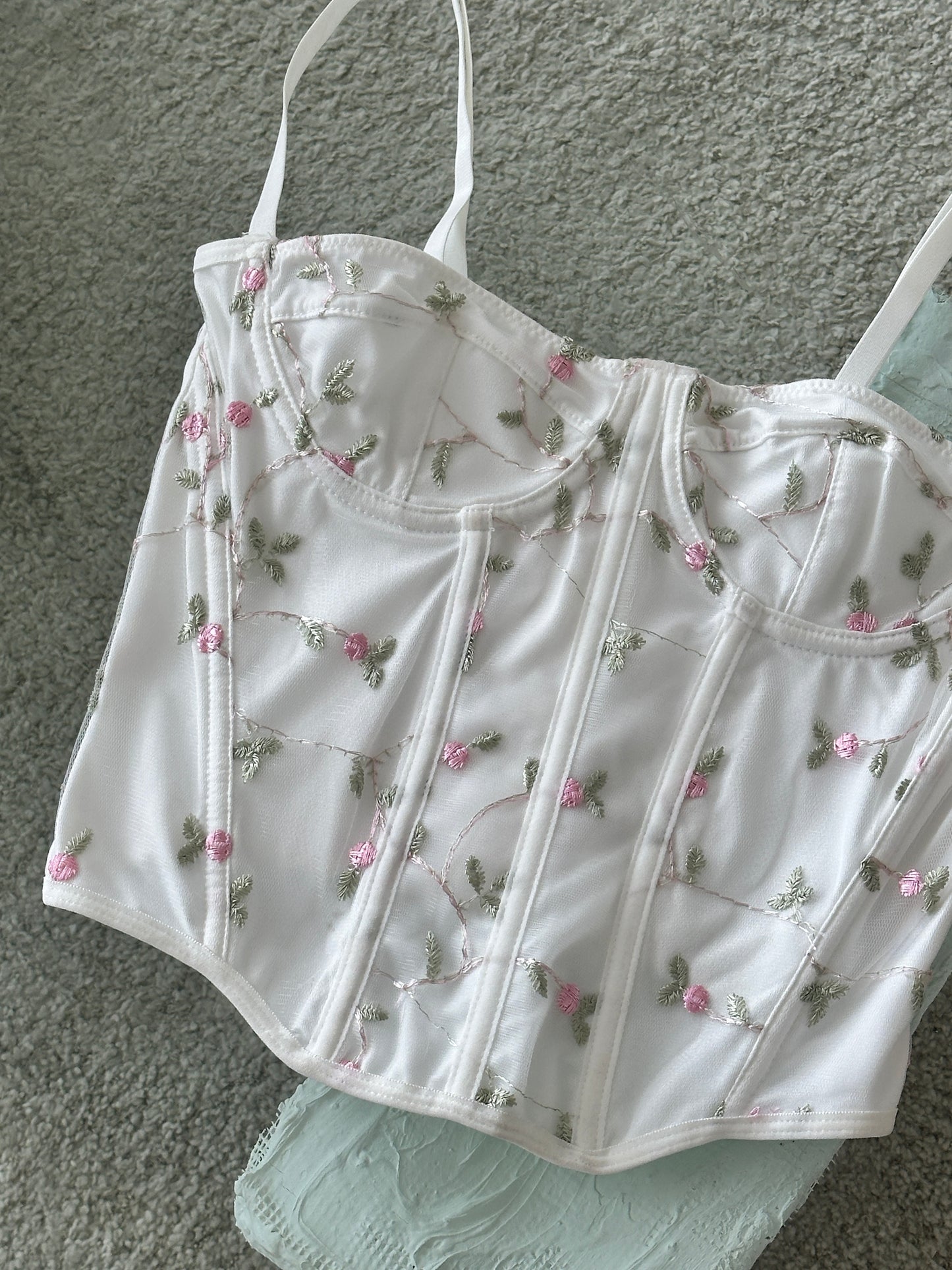 CORSET BLANCO COPAS BORDADO FLORES