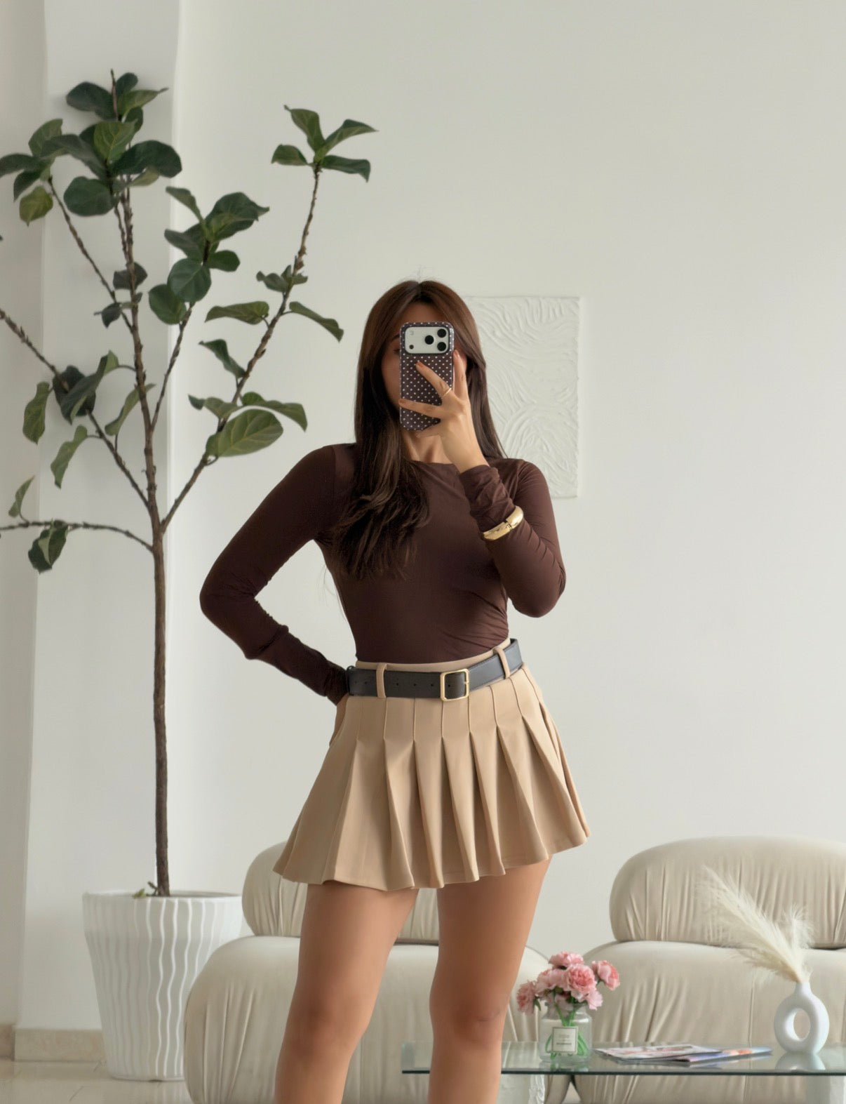 FALDA SHORT EN TELA SUAVE DE PRENSES CAQUI CON CINTURON