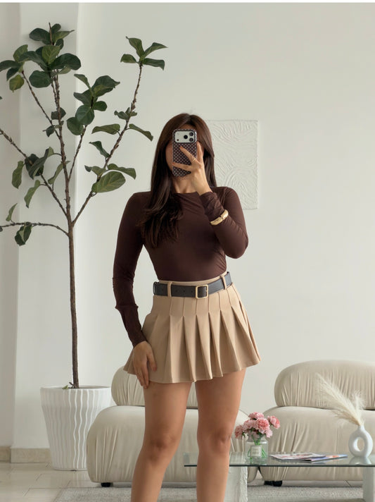 FALDA SHORT EN TELA SUAVE DE PRENSES CAQUI CON CINTURON
