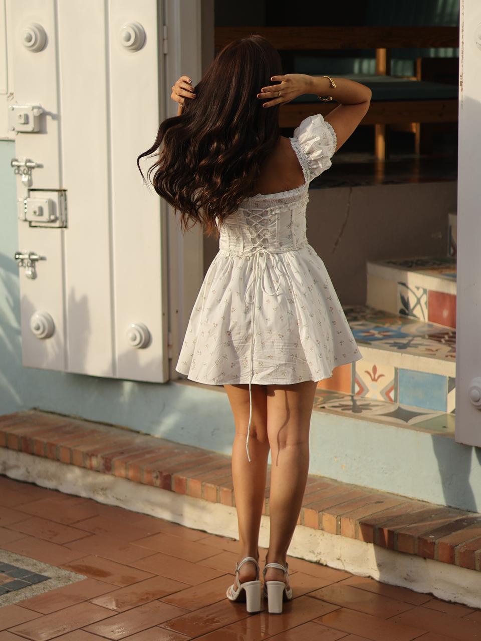 VESTIDO FLORAL MANGUITAS Y CORSET