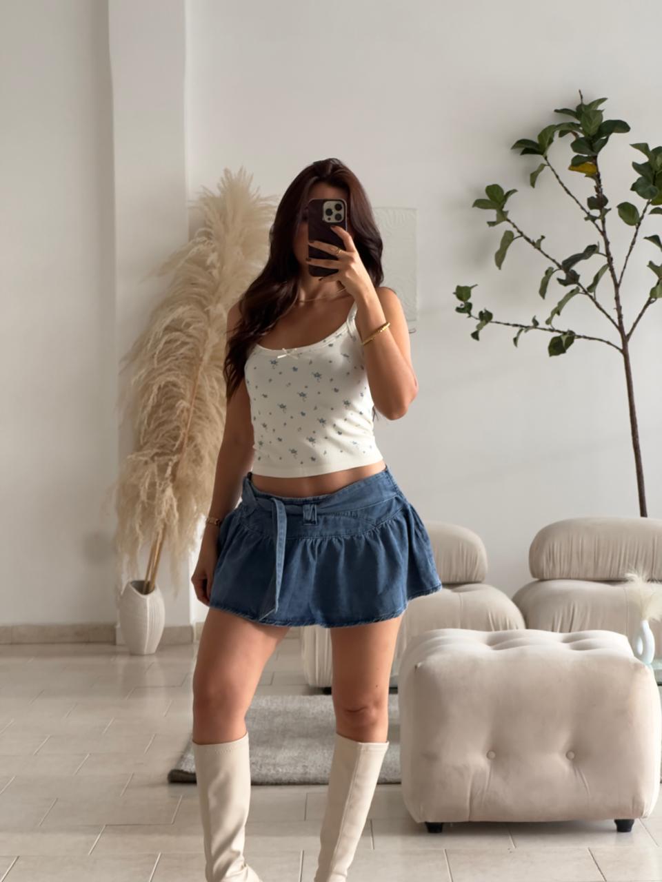 TOP BÁSICO RIB SUAVE FLORECITAS AZULES