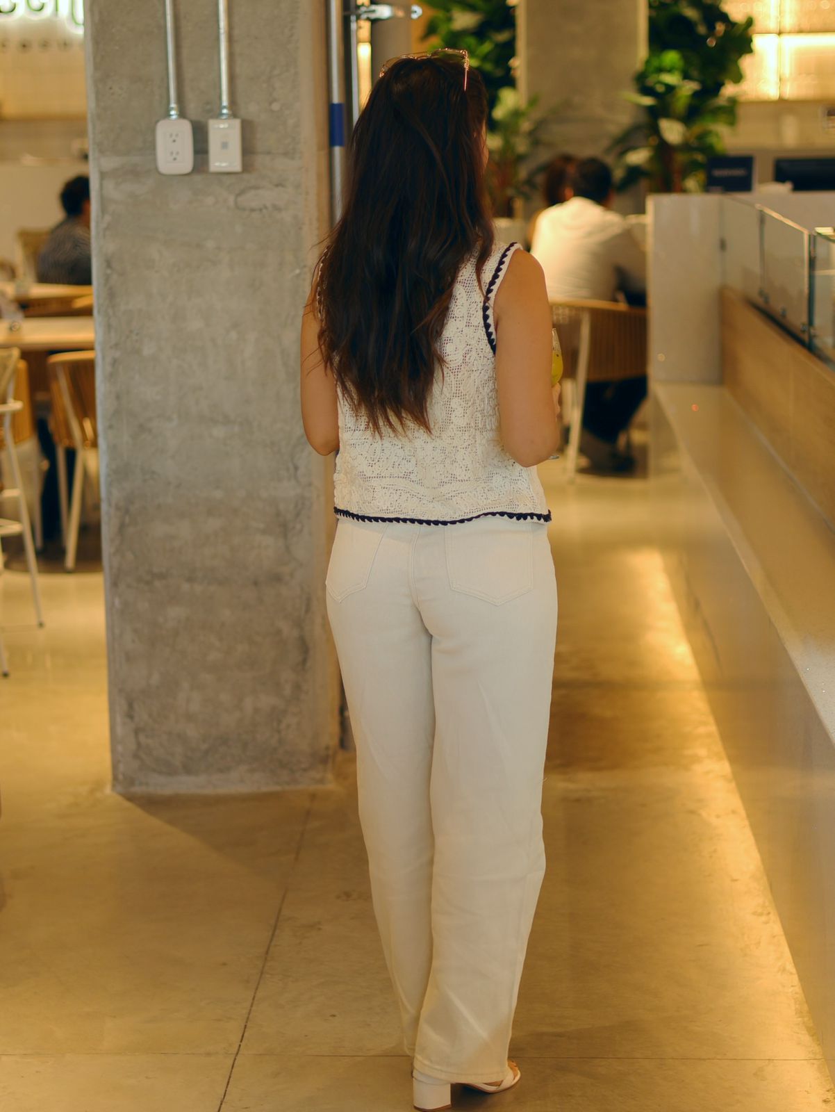 JEAN TIRO ALTO CREMA LISO