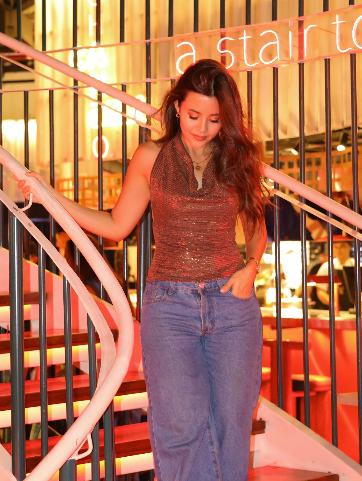 BLUSA BRILLO MOCHA CUELLO CAIDO