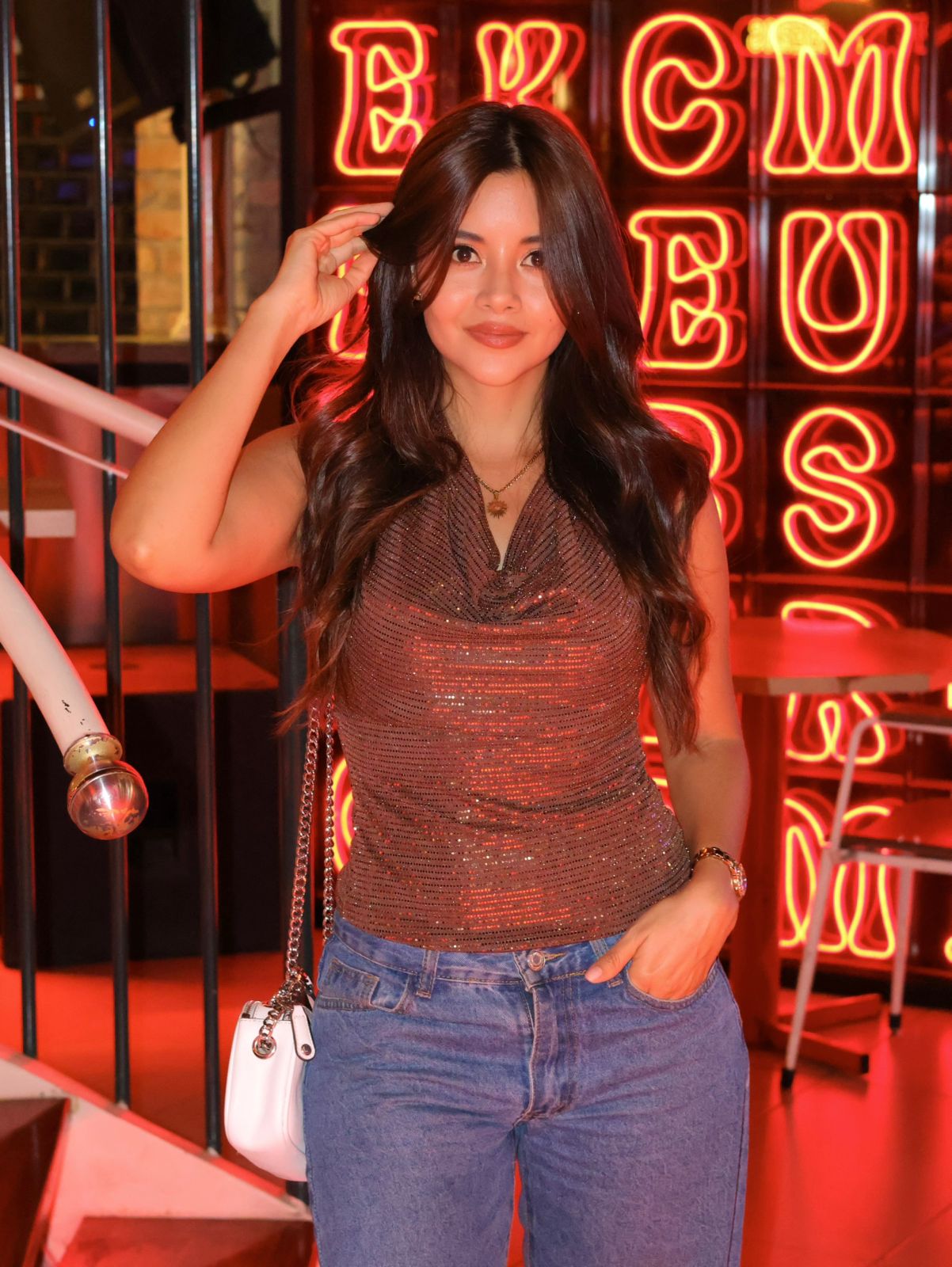 BLUSA BRILLO MOCHA CUELLO CAIDO