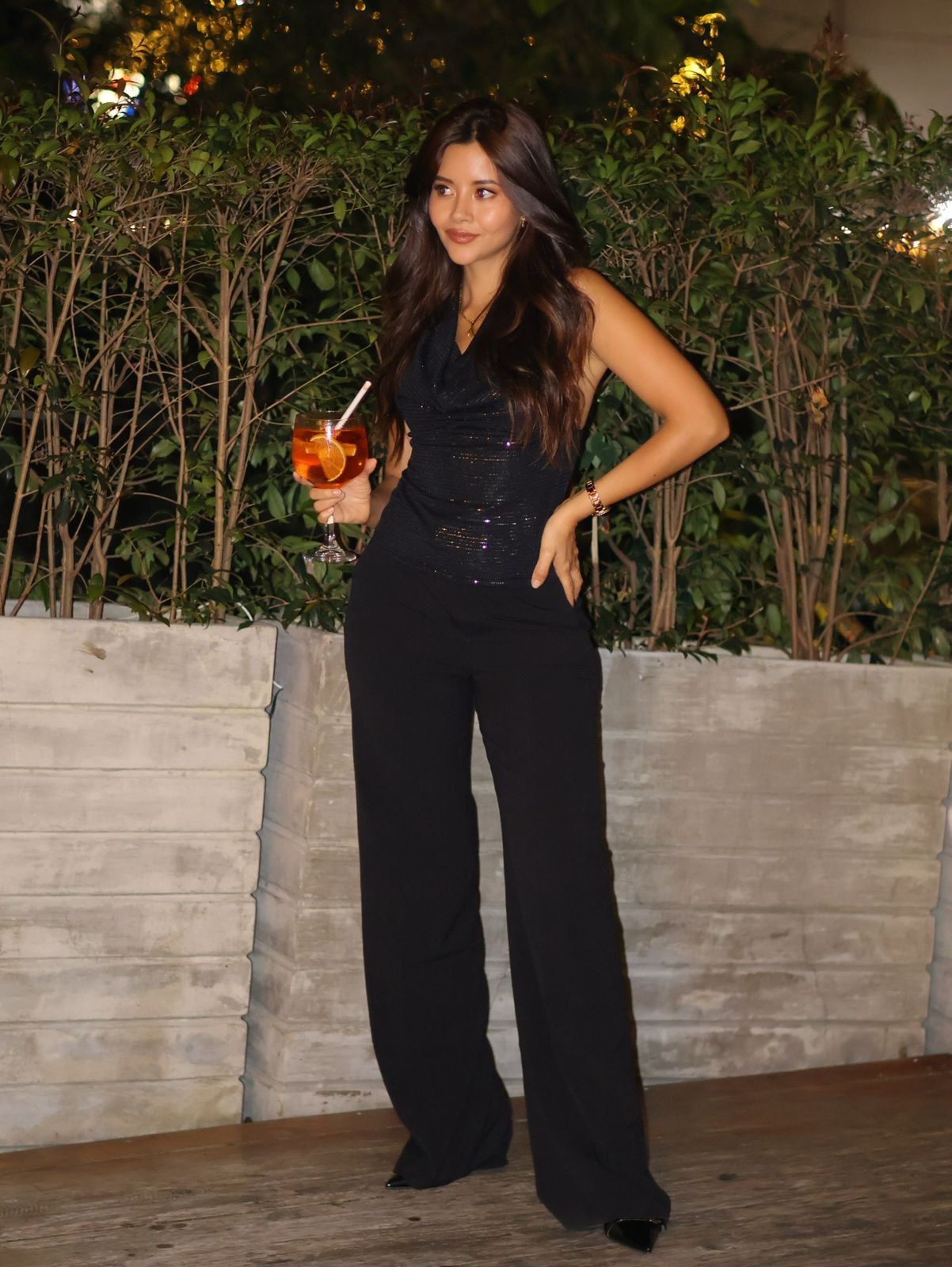 BLUSA BRILLO NEGRA CUELLO CAIDO