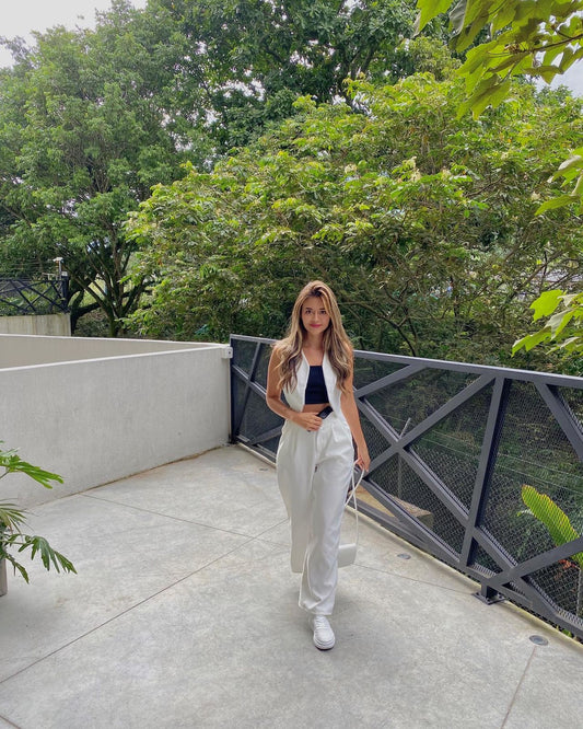 SET CHALECO Y PANTALON BLANCO