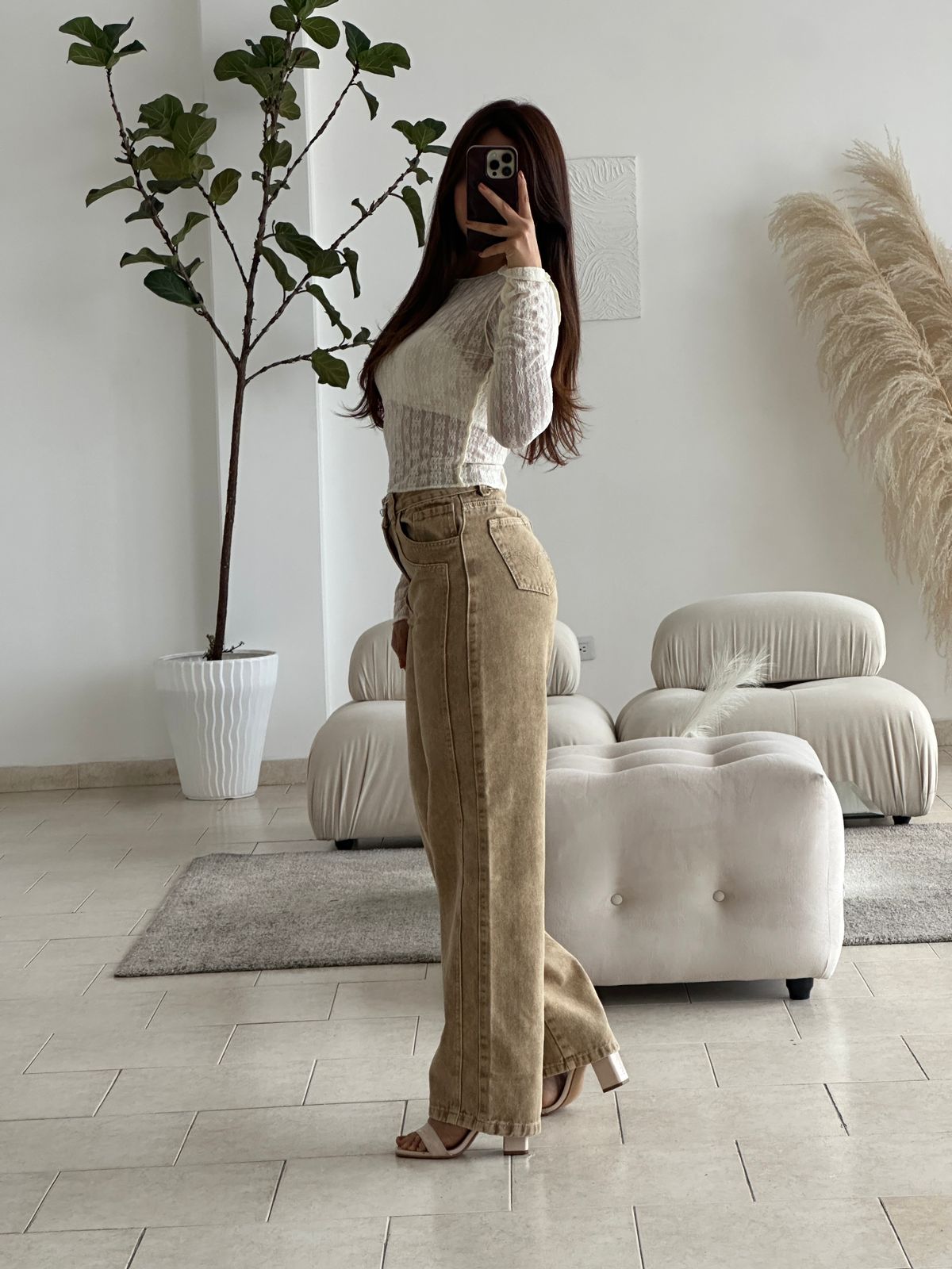 JEAN TIRO ALTO RIGIDO MANCHADO DETALLES PIERNA