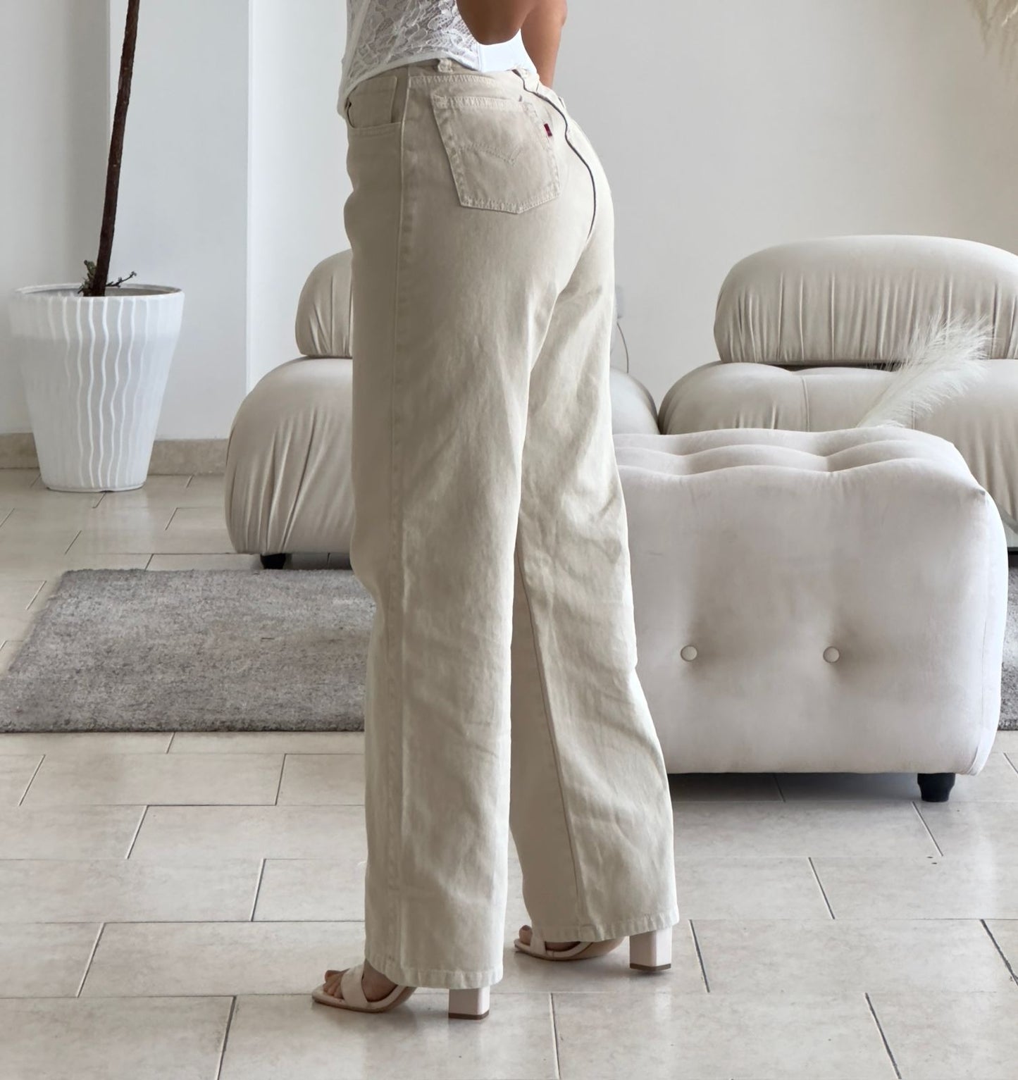 JEAN TIRO ALTO RIGIDO BEIGE