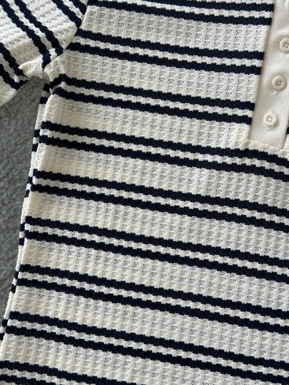 BLUSA POLO TEJIDA RAYAS BLANCO  Y NEGRO