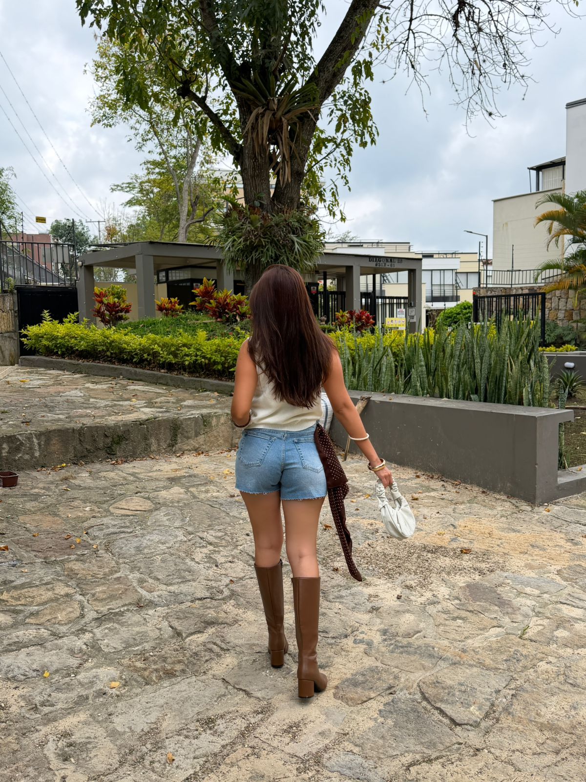 SHORT DENIM CLARO CLÁSICO TIRO ALTO
