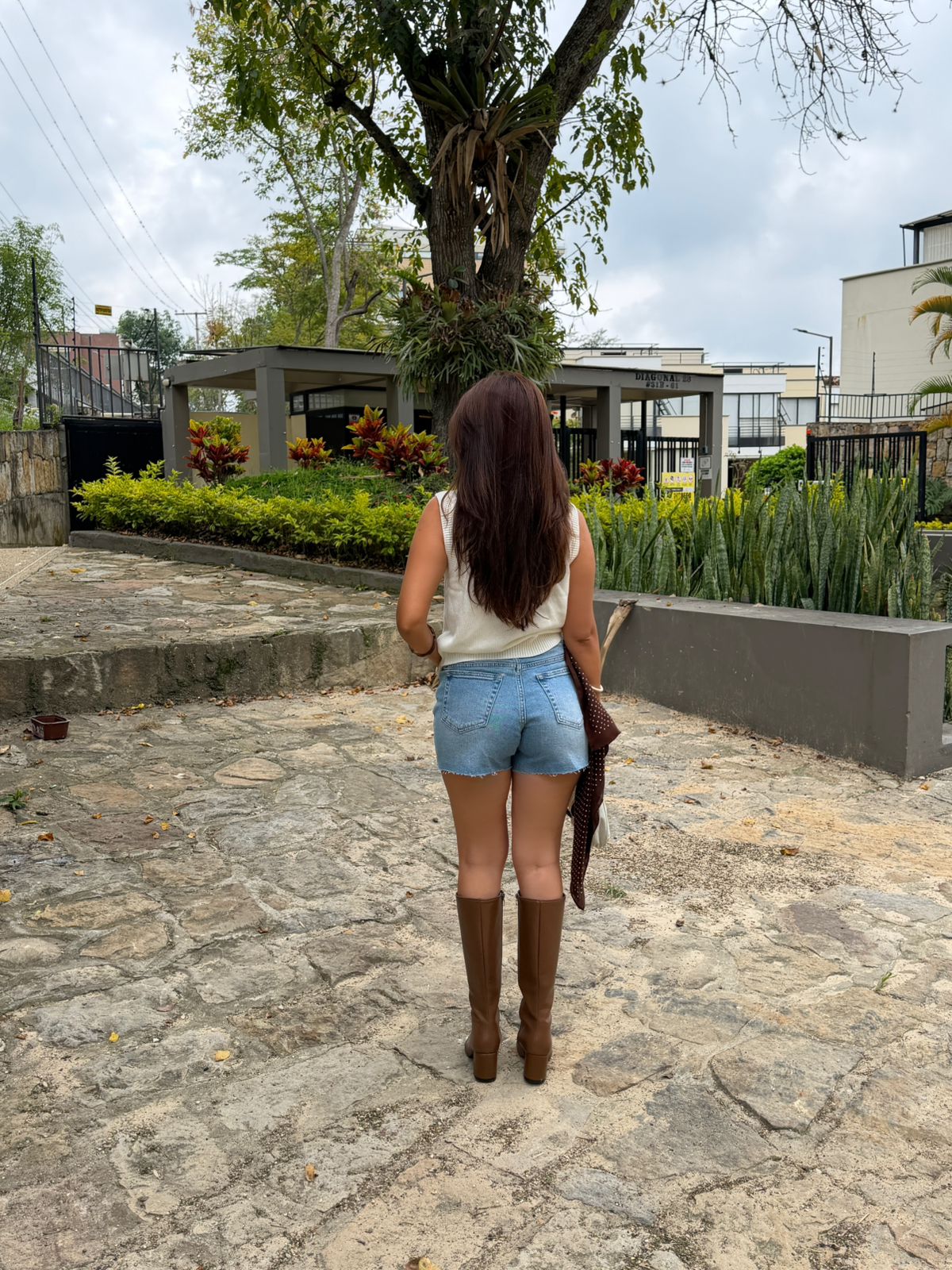 SHORT DENIM CLARO CLÁSICO TIRO ALTO