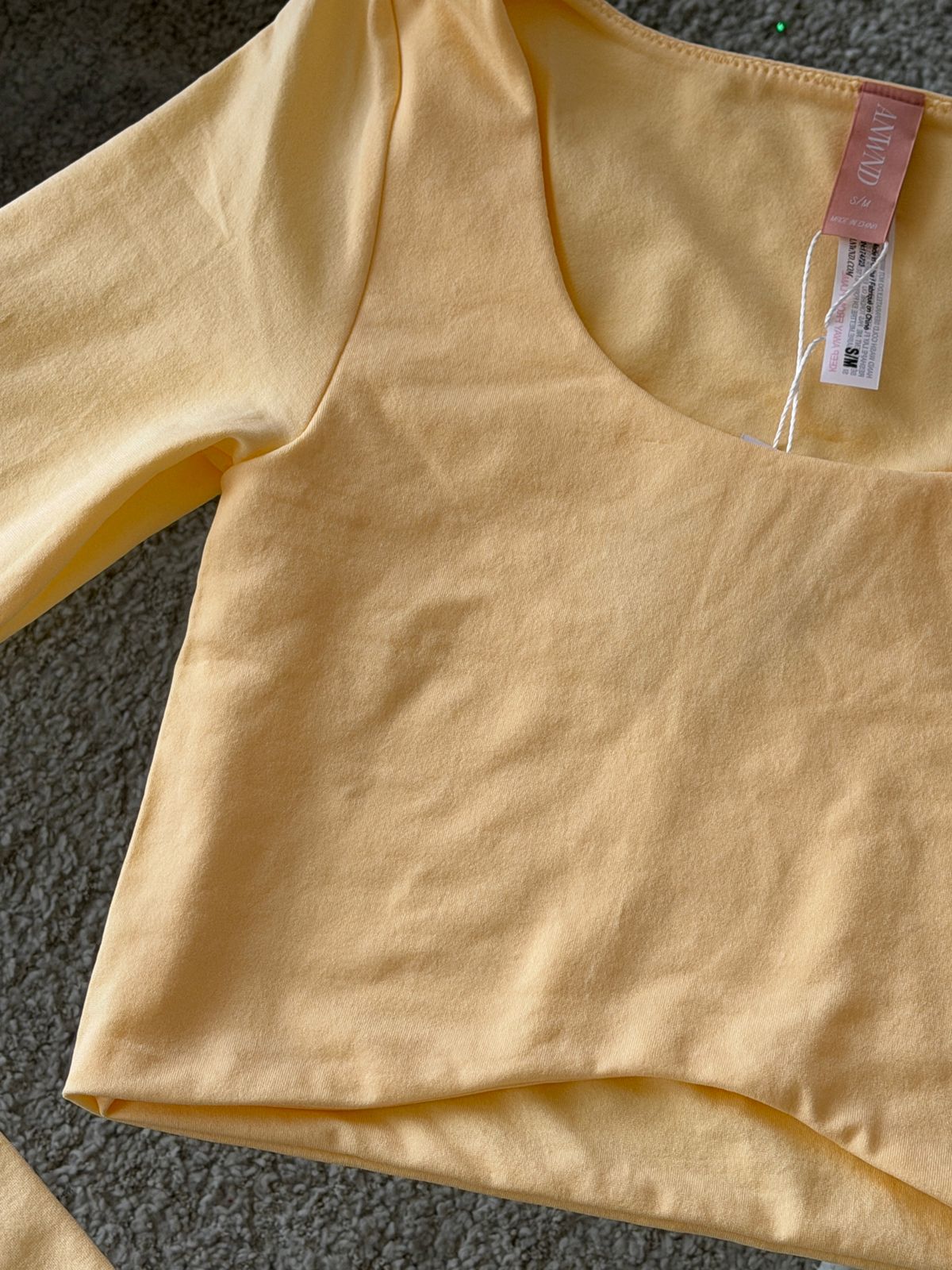 CROP TOP MANGA LARGA EN TELA DOBLE AMARILLO