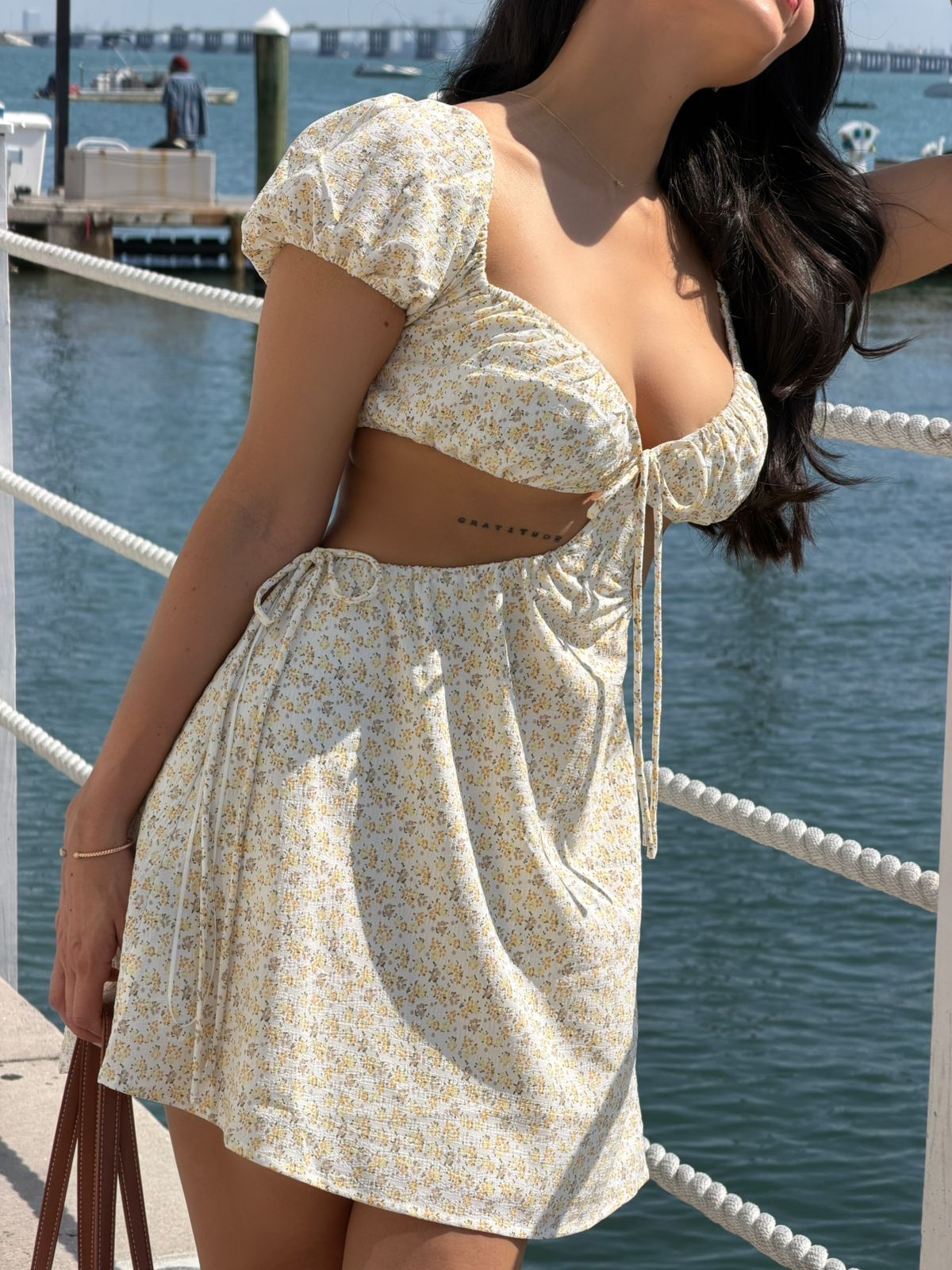 VESTIDO AMARILLO FLORAL AMARRE ESPALDA