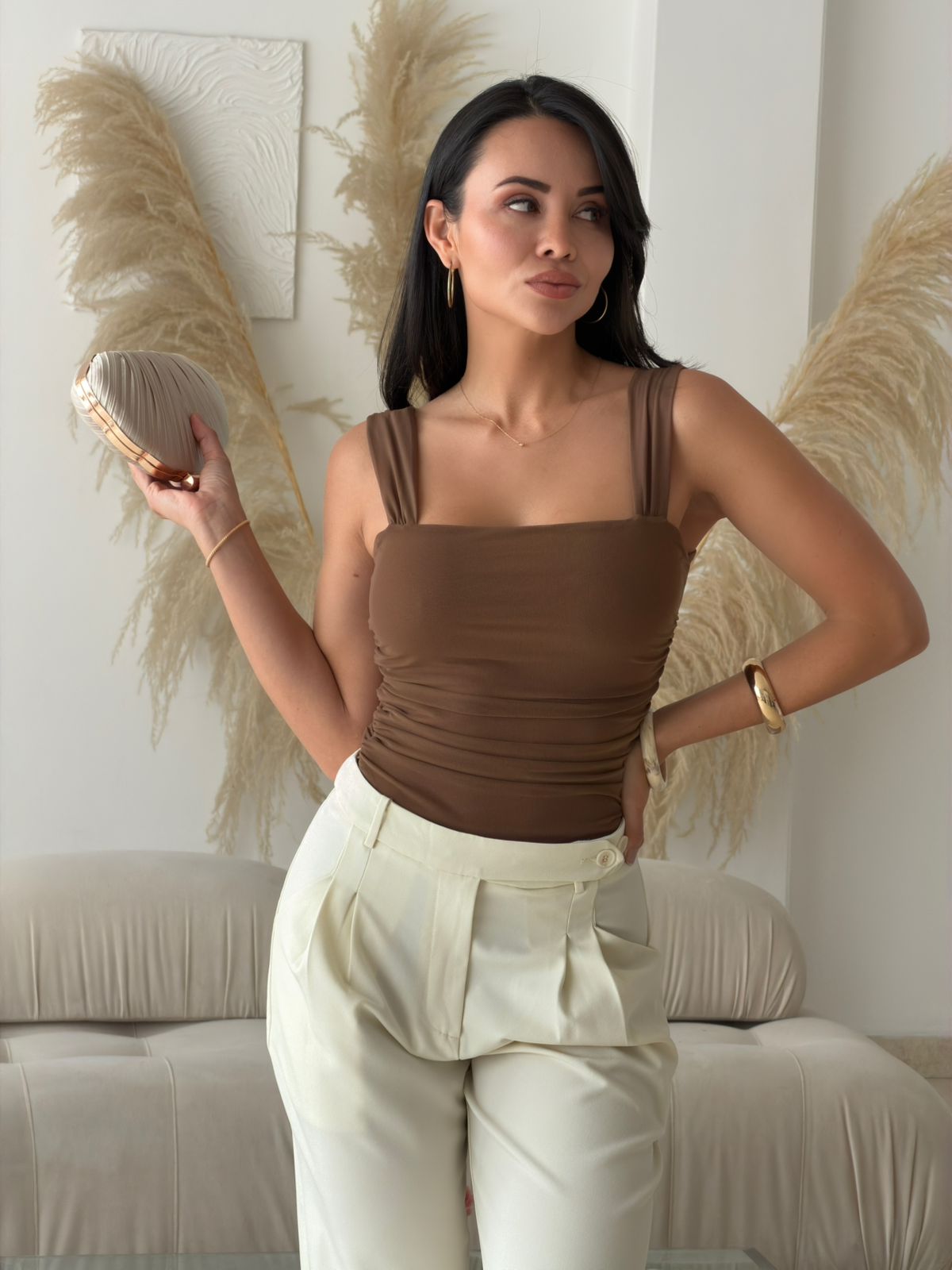 BLUSA EN MALLA CON MANGUITAS ESCOTE RECTO MOCHA