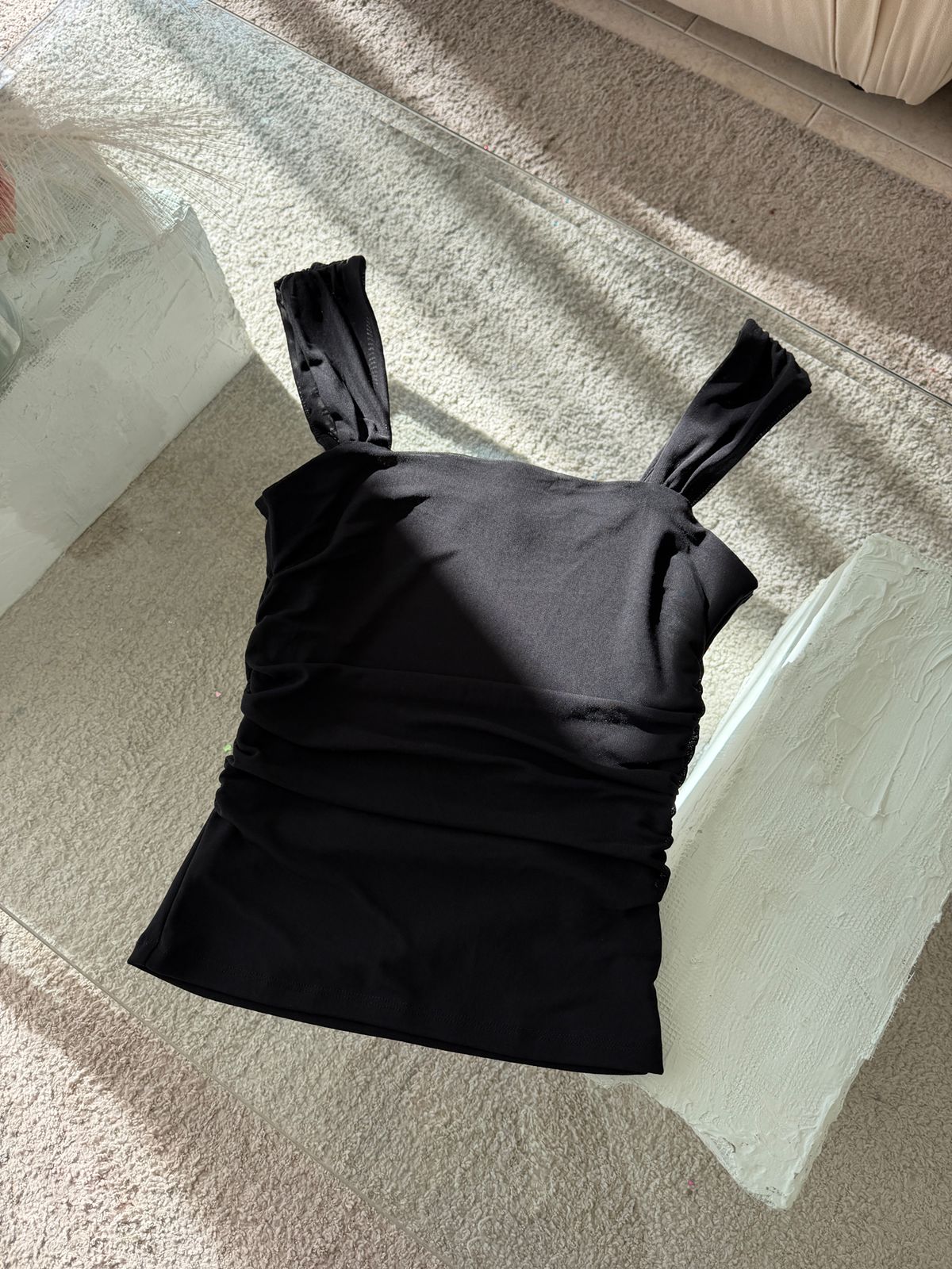 BLUSA EN MALLA CON MANGUITAS ESCOTE RECTO NEGRA