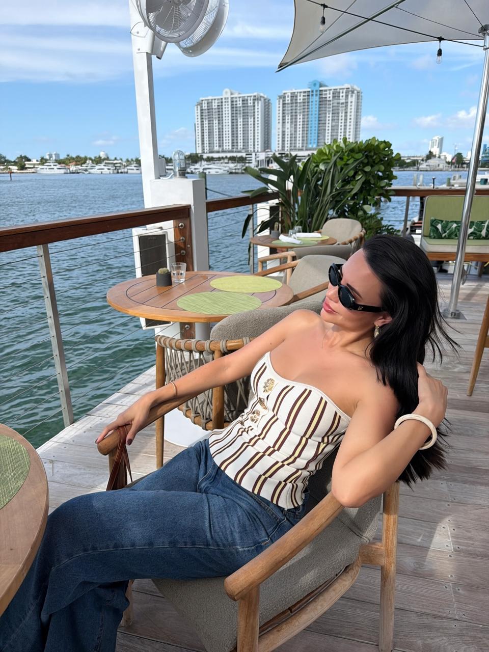 BLUSA STRAPLESS TEJIDA RAYAS BLANCO Y CAFÉ