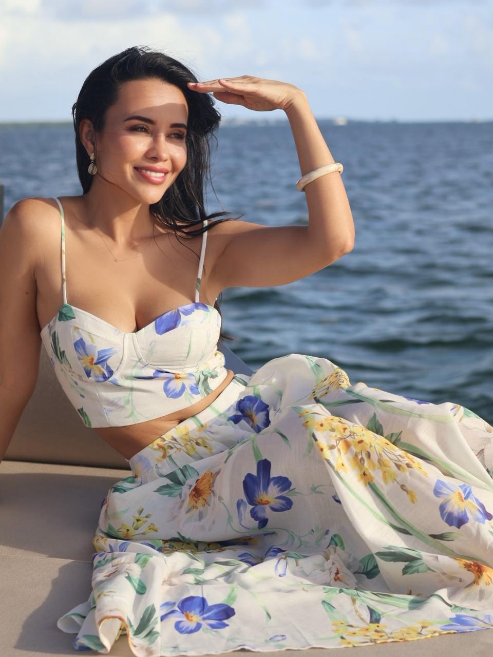 SET TOP Y FALDA EN LINO FLORAL FONDO BLANCO