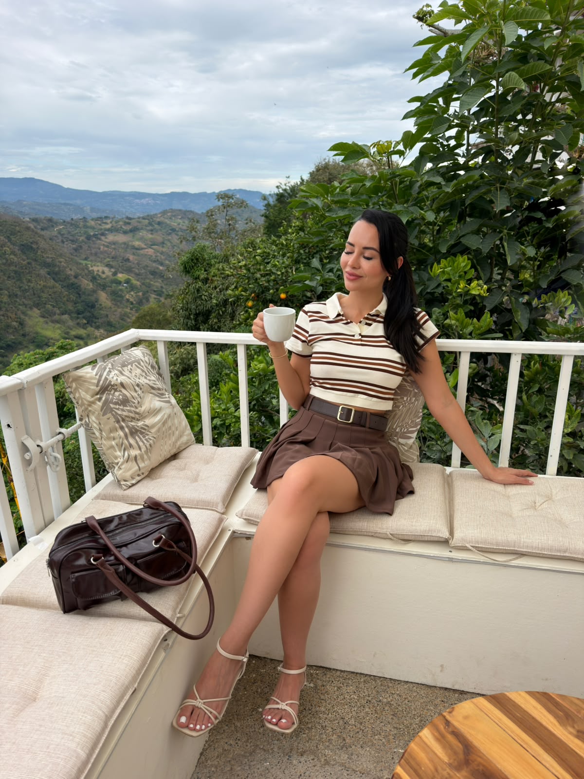 FALDA SHORT EN TELA SUAVE DE PRENSES CHOCOLATE