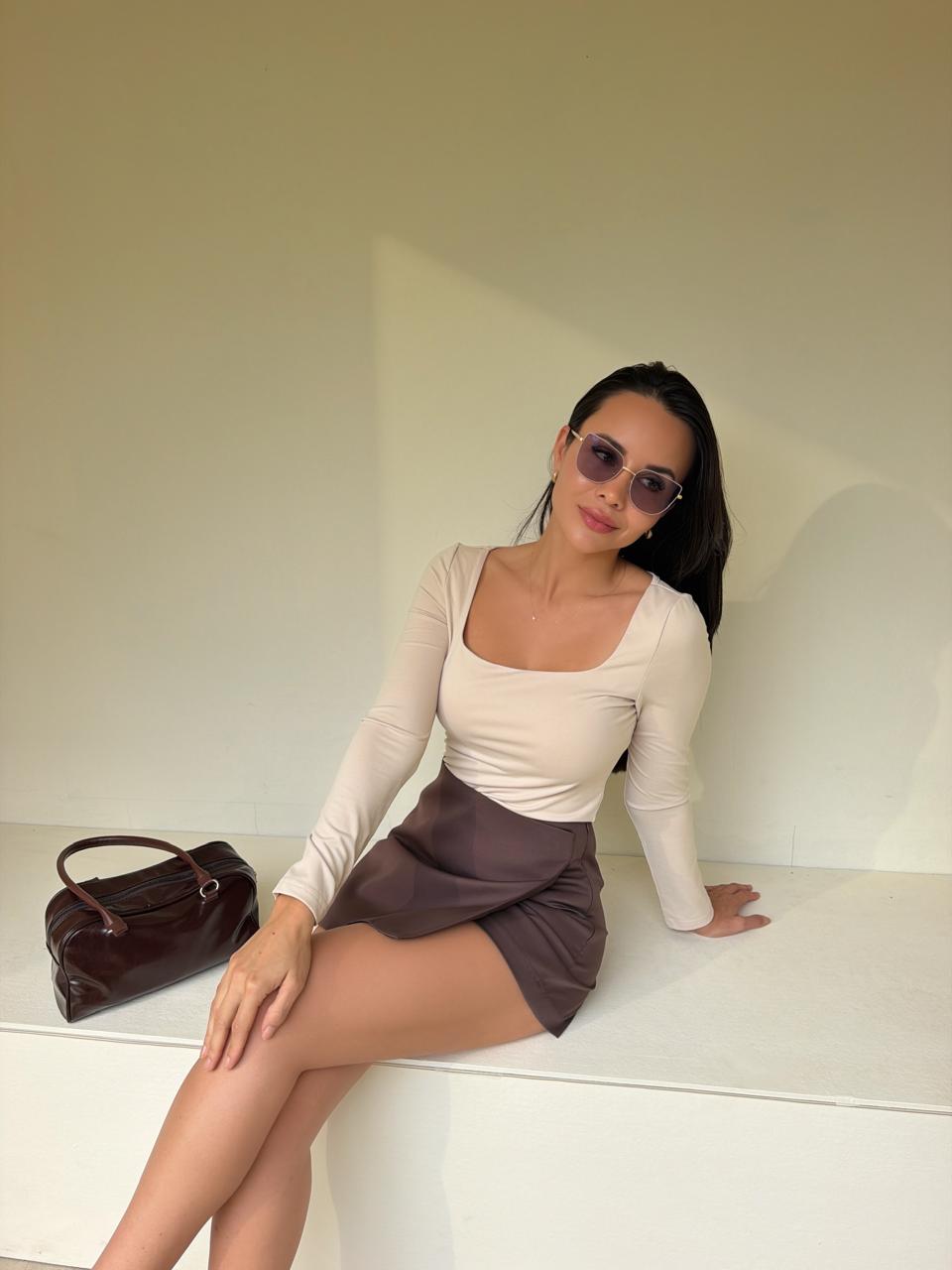BLUSA MANGA LARGA ESCOTE RECTO CREMA