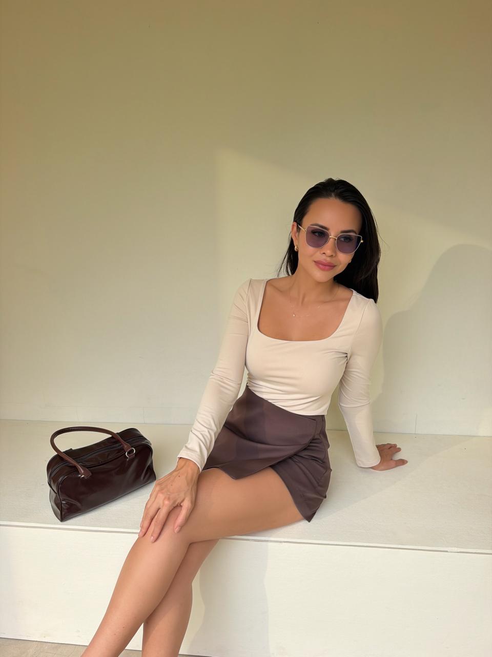 BLUSA MANGA LARGA ESCOTE RECTO CREMA