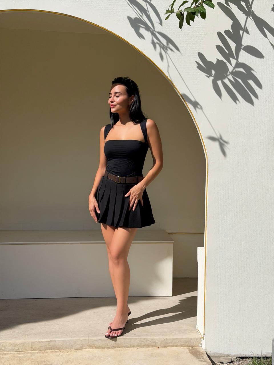 FALDA SHORT EN TELA SUAVE DE PRENSES NEGRA
