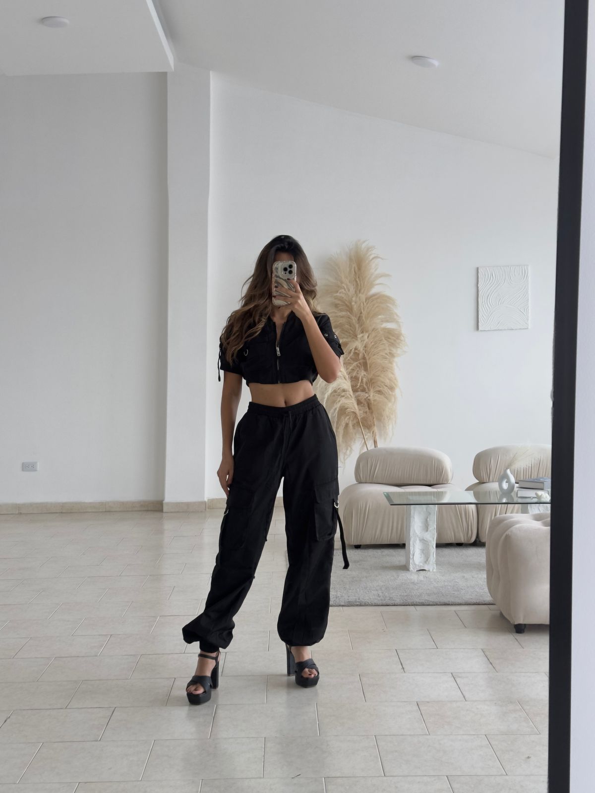 SET CHAQUETA CROP Y PANTALON CARGO NEGRO
