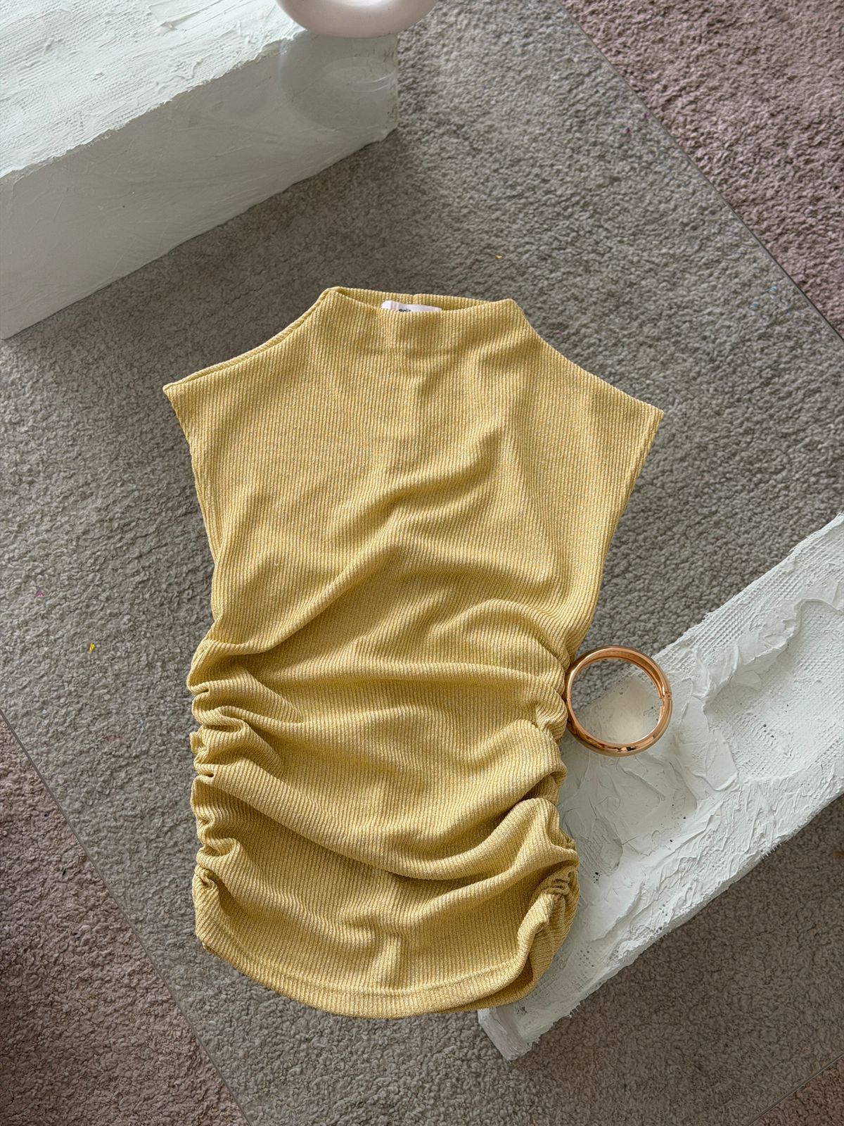 BLUSA VERDE BRILLO CUELLO ALTO