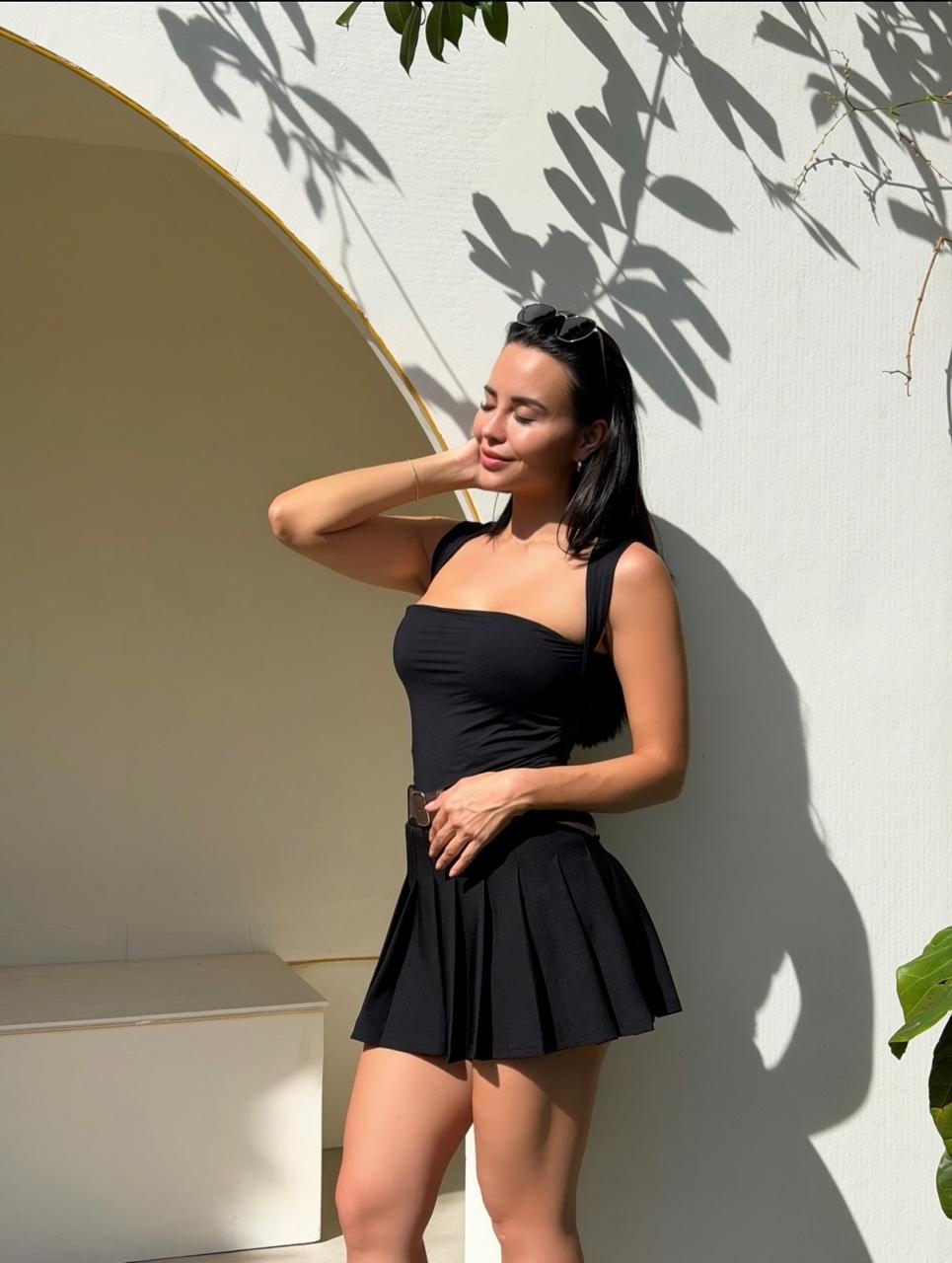 FALDA SHORT EN TELA SUAVE DE PRENSES NEGRA